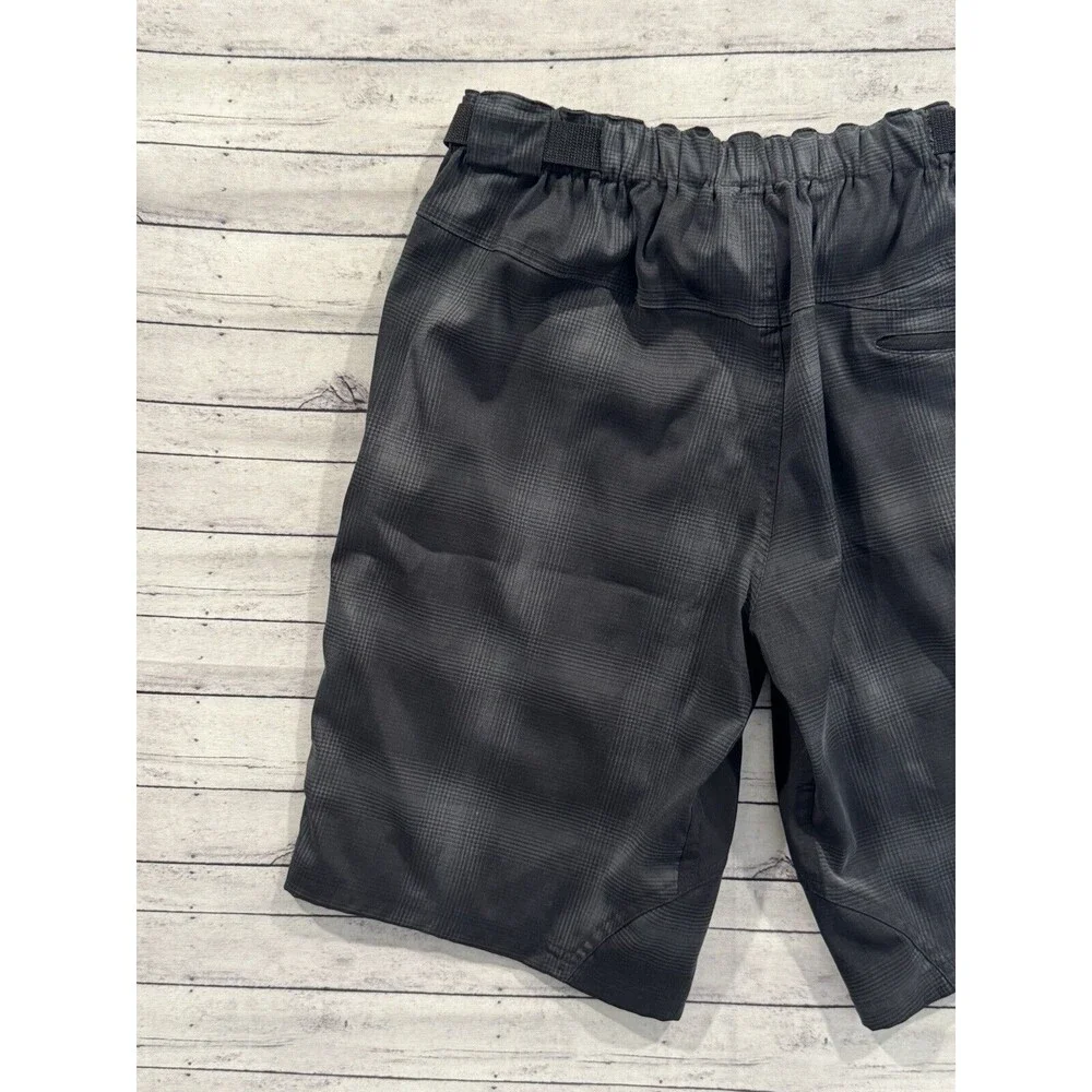 ZOIC Mens Belted Cycling Short Sz M Black Plaid Print Cargo Zip Pockets 10” Insm